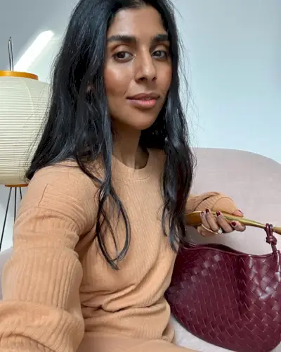 handbag-colours-that-go-with-everything-306708-1681388570621-image