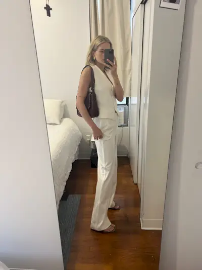 how-to-style-white-pants-307768-1686607512388-image