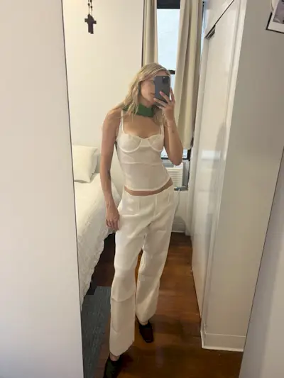 how-to-style-white-pants-307768-1686607523787-image