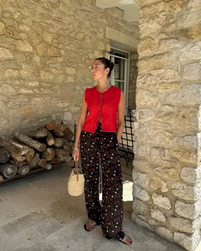 Summer Outfit Ideas 2025: @smythsisters wears a pair of printed trousers and a tie-front top