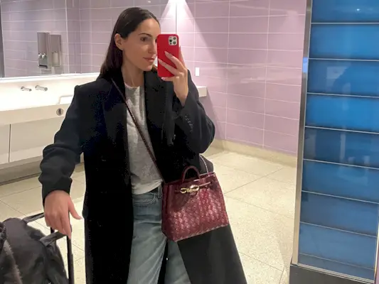 business-class-travel-outfits-310796-1700928992749-main