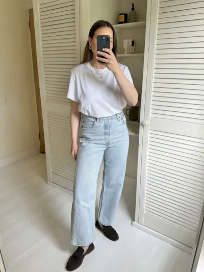 Emily Dawes tries on Levi's Best-Selling Ribcage Ankle Straight Jeans