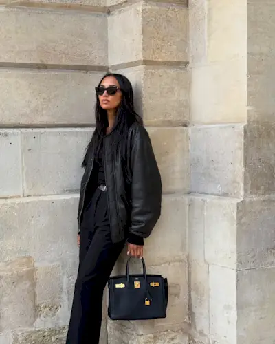 An image of @jastookes carrying one of the most popular designer handbags.