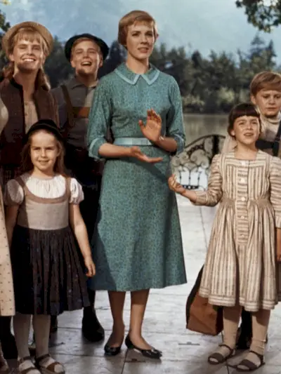 classic-movie-outfits-291099-1610619914513-image