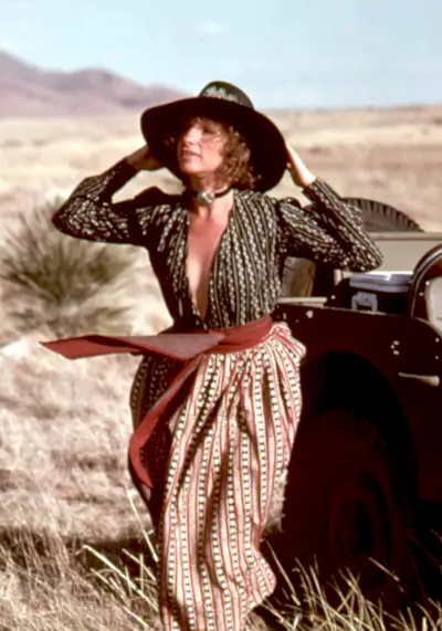 classic-movie-outfits-291099-1610619849481-image