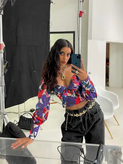 what-to-wear-to-a-house-party-239884-1623726455047-image