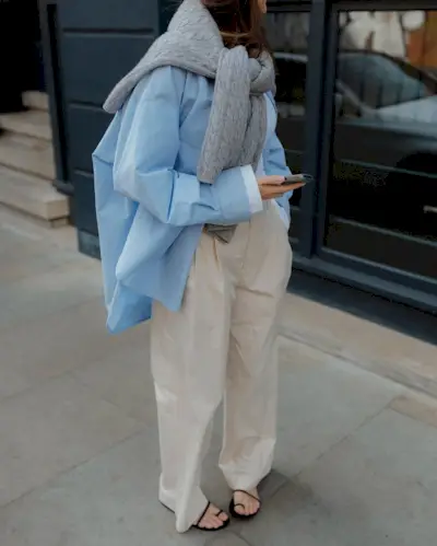 Woman wearing khaki pants trend 2025.