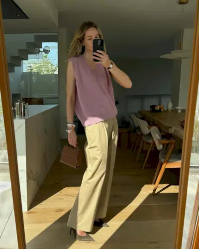 Woman wearing khaki pants trend 2025.