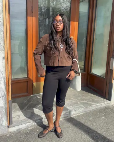 woman wearing pedal pushers and black mesh ballet flats