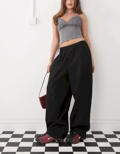 Collusion Relaxed Woven Balloon Pant With Linen in Black - Black