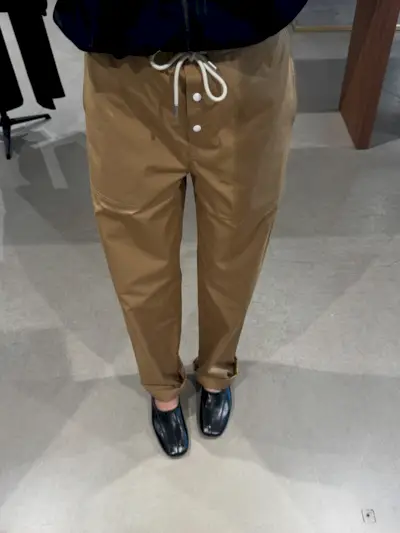 Influencer wearing khaki pants with high-vamp flats