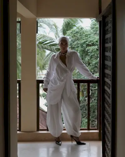 @oumaymaboumeshouli wearing the balloon pant trend.