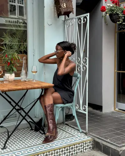 @_livmadeline wearing mini dress and boots