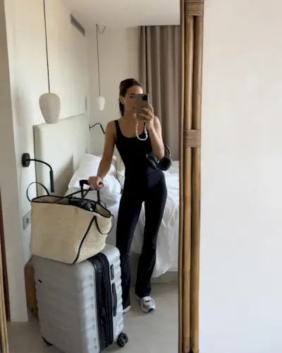 @_jessicaskye wears leggings, trainers and a strappy top to go to the airport