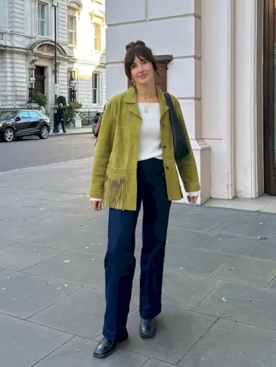 Best Petite Fashion Brands @rosieannbutcher wearing Whistles green jacket and straight leg jeans