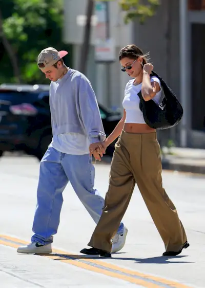 large-black-handbags-309006-1702572270344-main