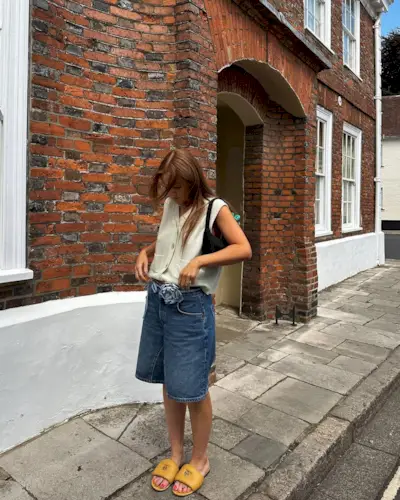 @rebeccaferrazwyatt wearing Loewe slides