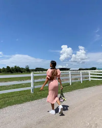 Woman wearing a cottagecore outfit.
